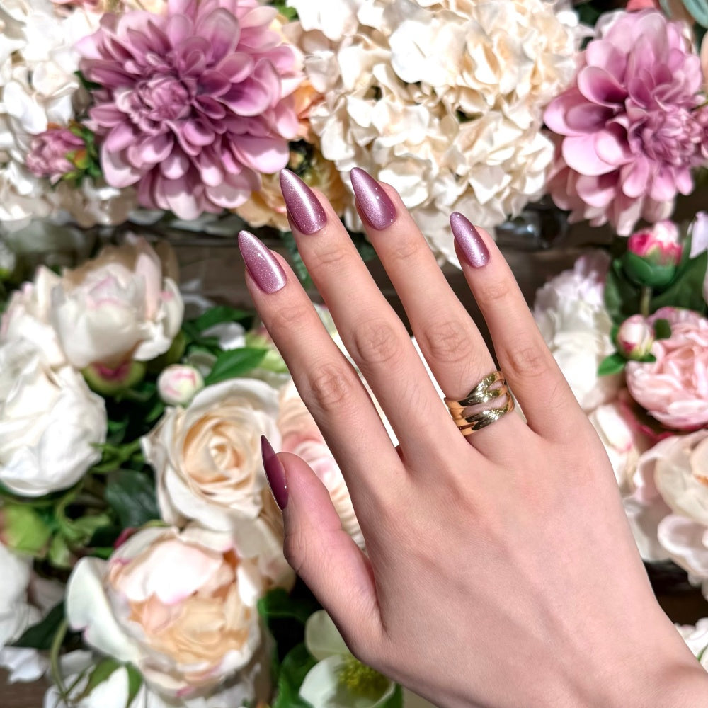 Elegant Lavender Cat-Eye Nails - Pearl Dust Glow