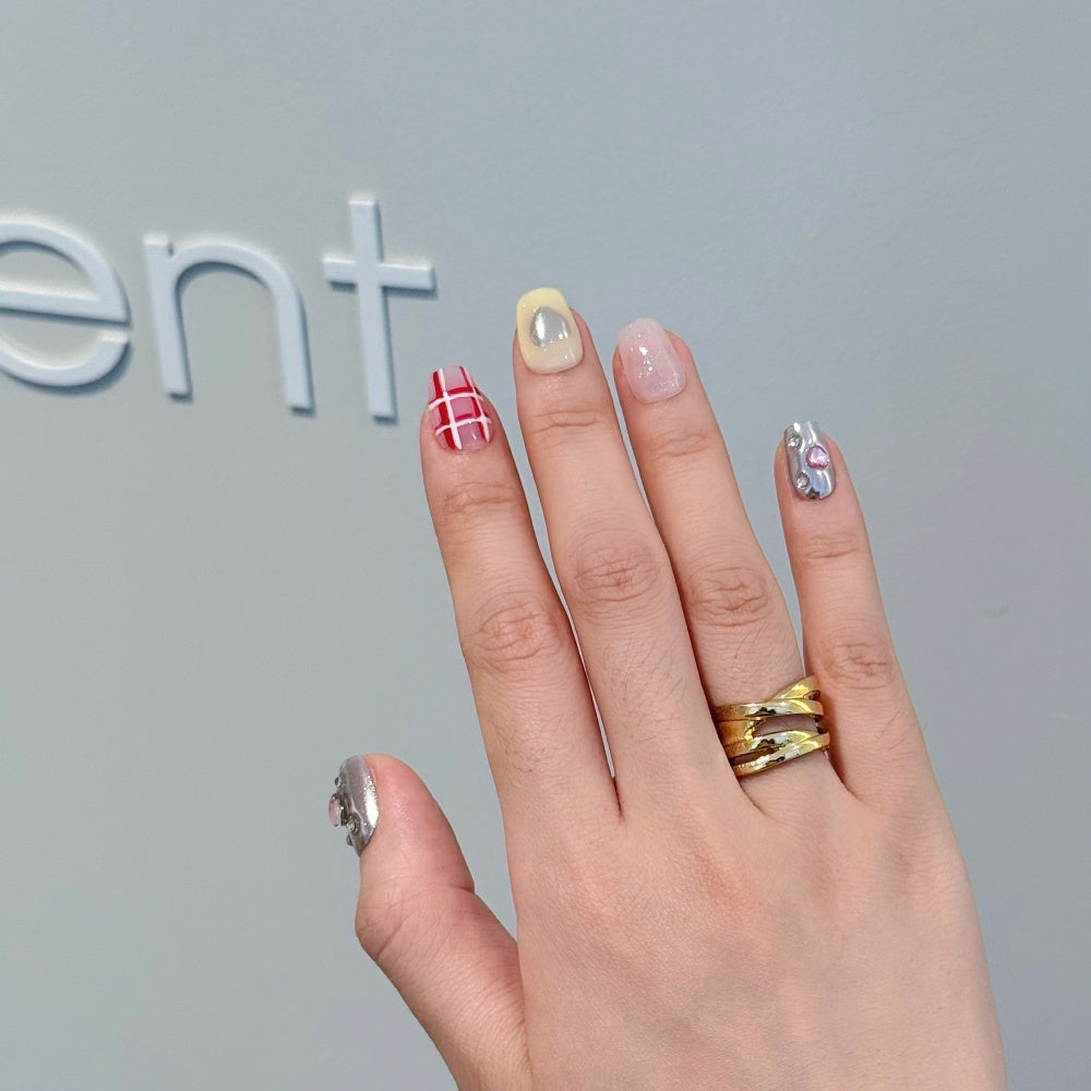 2000s Revival Fake Nails - Diamond Crisscross & Metallic Sheen Square Tips