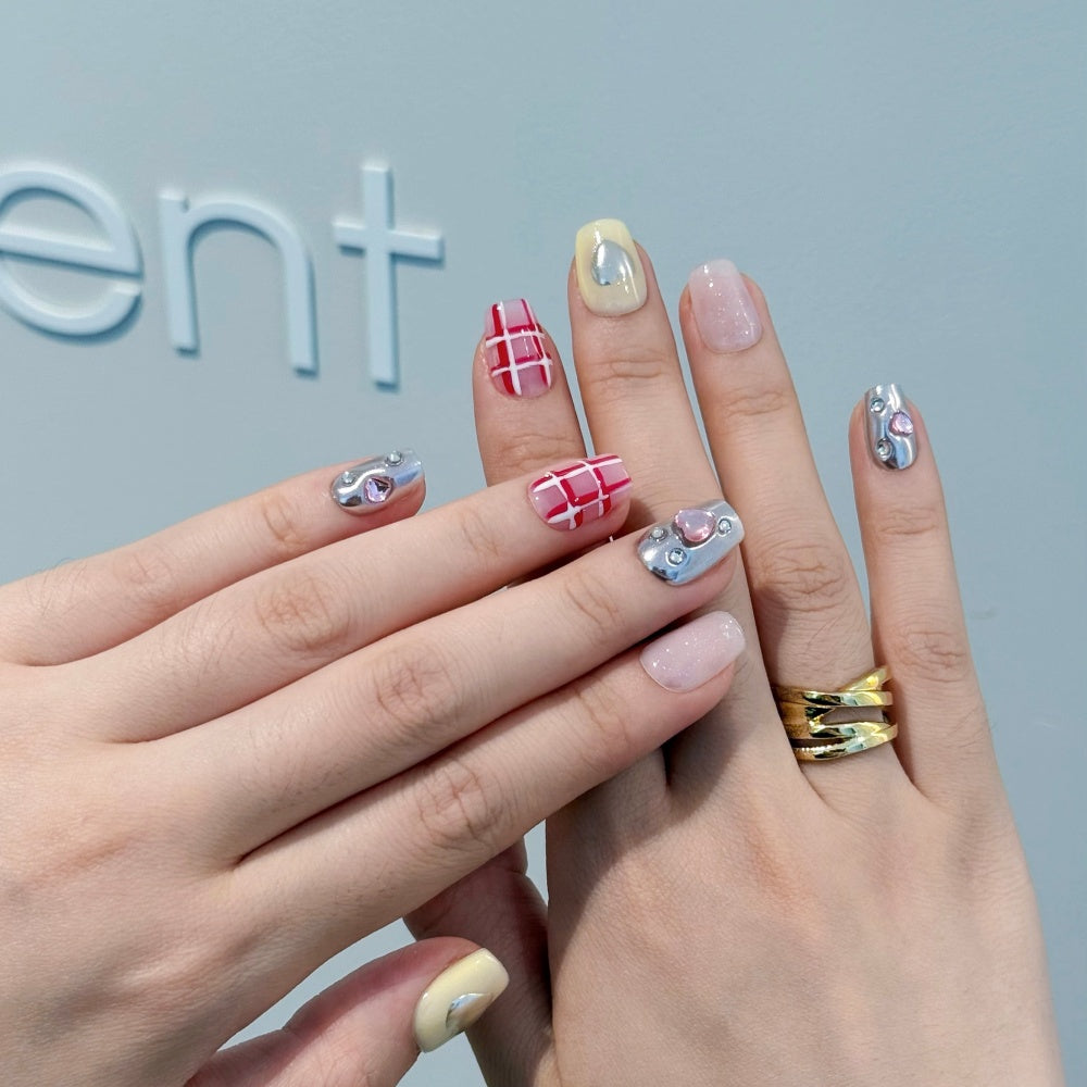 2000s Revival Fake Nails - Diamond Crisscross & Metallic Sheen Square Tips