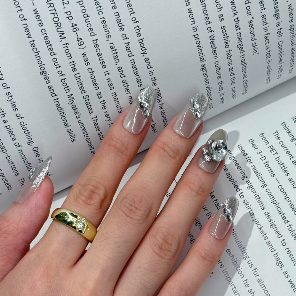 Roman Holiday Cat-Eye Nails - Crystal Mosaic & Diamond Glow